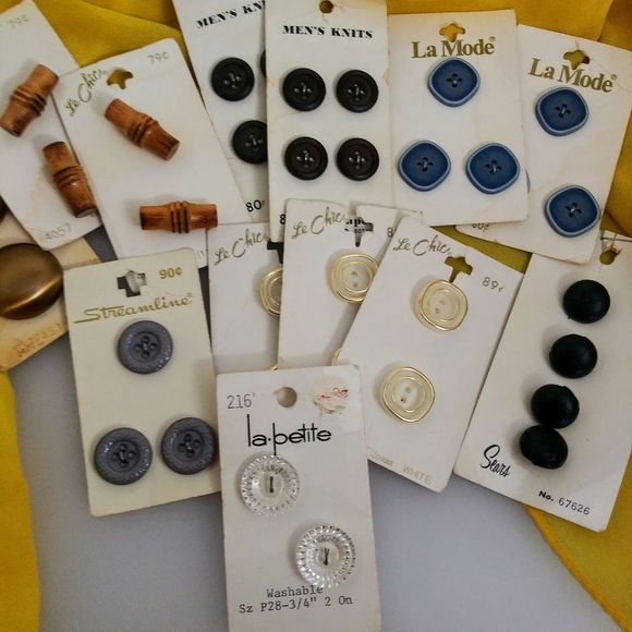 Assorted Vintage Sewing Button Cards - Picture 2 of 6